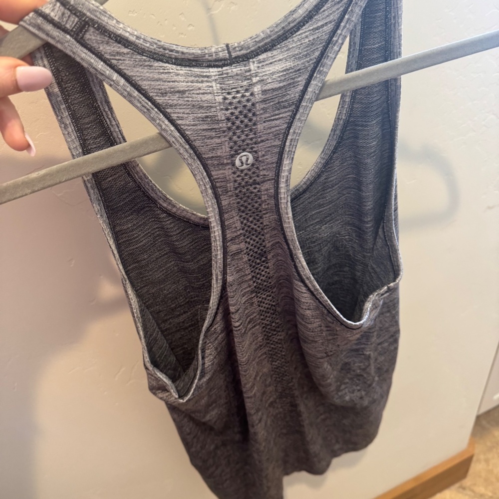 LULULEMON WOMEN'S SIZE 6 GREY RACERBACK ACTIVE TANK EXCELLENT CONDITION